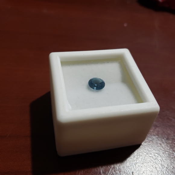 Topaz Gemstone - Picture 2 of 3